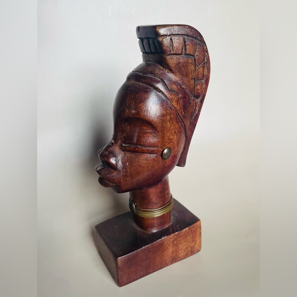Hand-Carved Dark Wood Female Bust - Picture 4 of 10